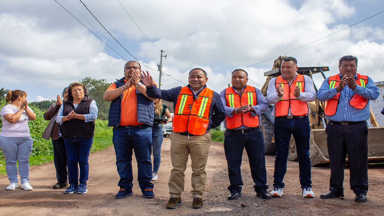 Arranca Javier rivera obras de pavimentación y drenaje en Guadalupe texcalac y santa maría texcalac