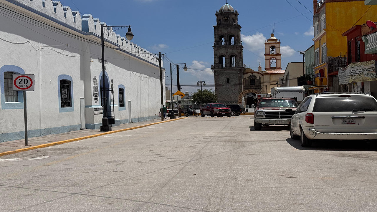 Vecinos y comercios de Ixtenco ya respetan la nueva organización vial en la calle Juan Ponce de León