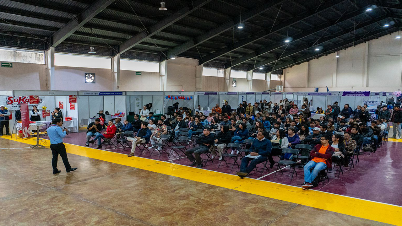 Javier rivera impulsa a las juventudes con la feria nacional del empleo 2025 en Apizaco