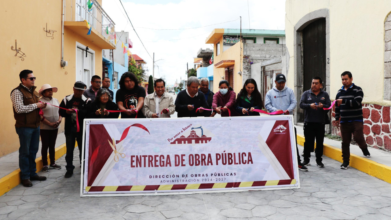 Vecinos de Ixtenco reciben con gratitud la entrega de obra en calle 6 Sur