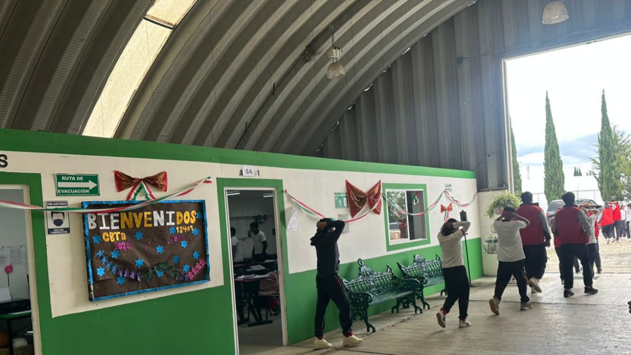 Capacita Protección Civil de Ixtenco a alumnos del CBTa-134 en prevención de sismos y terremotos, rumbo al Simulacro Nacional