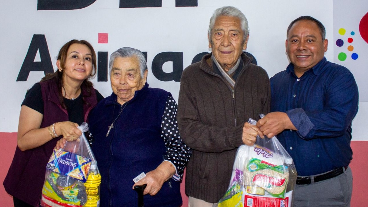 Javier Rivera encabeza entrega mensual de despensas y apoyos a las familias de Apizaco