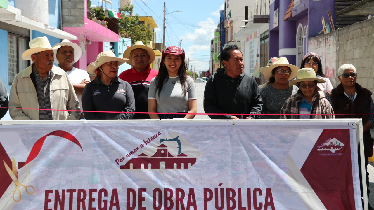 Ixtenco entrega rehabilitación de drenaje sanitario y pavimento en calle 2 Sur