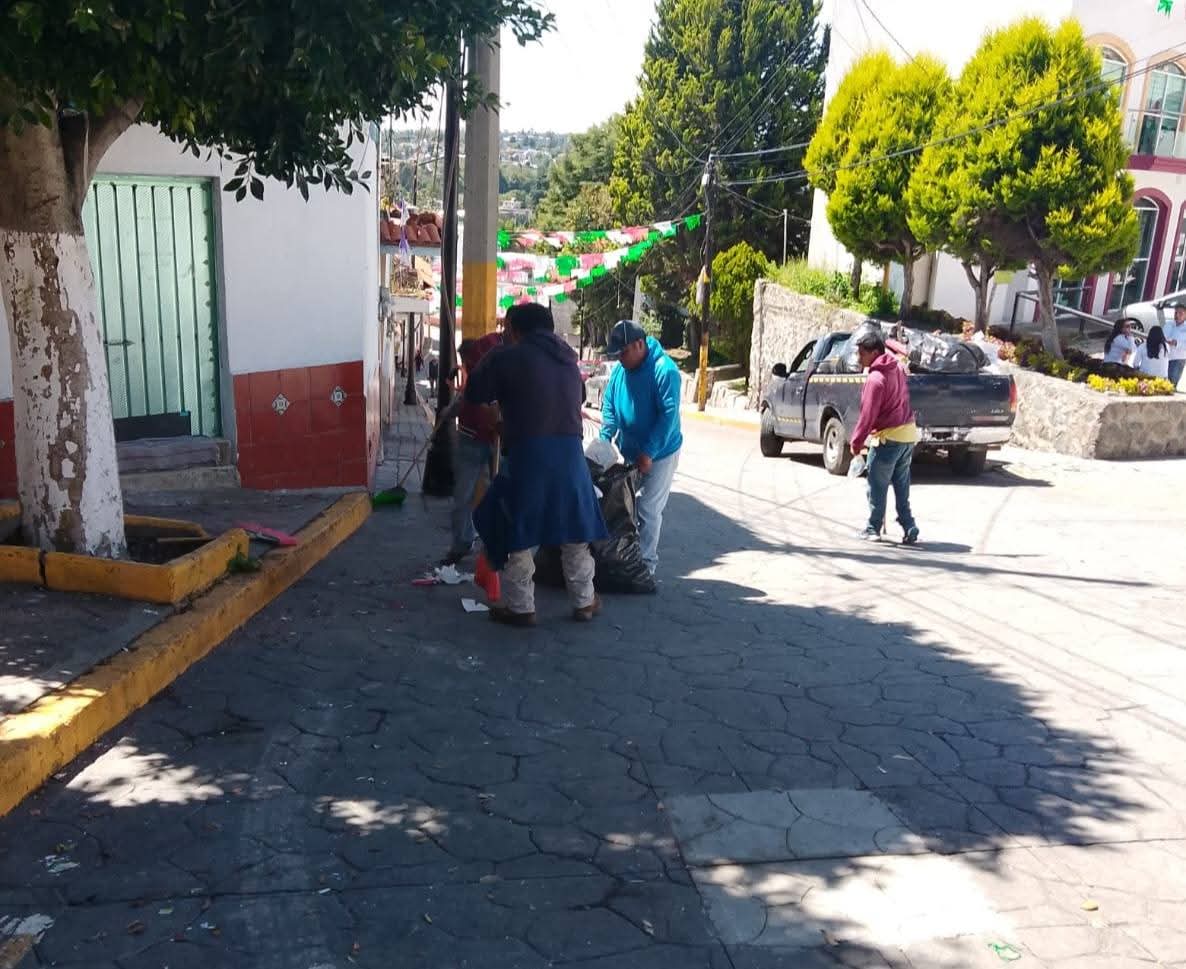 Totolac limpia sus calles tras los festejos patrios