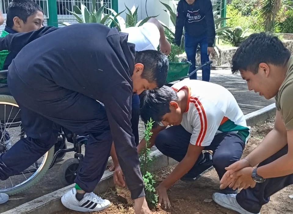 Jornada de Reforestación llega al CECyTE en Totolac