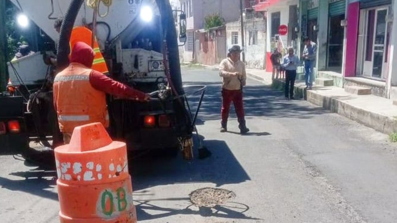 Ayuntamiento de Tlaxcala continúa rehabilitando vialidades a través de la dirección de obras públicas