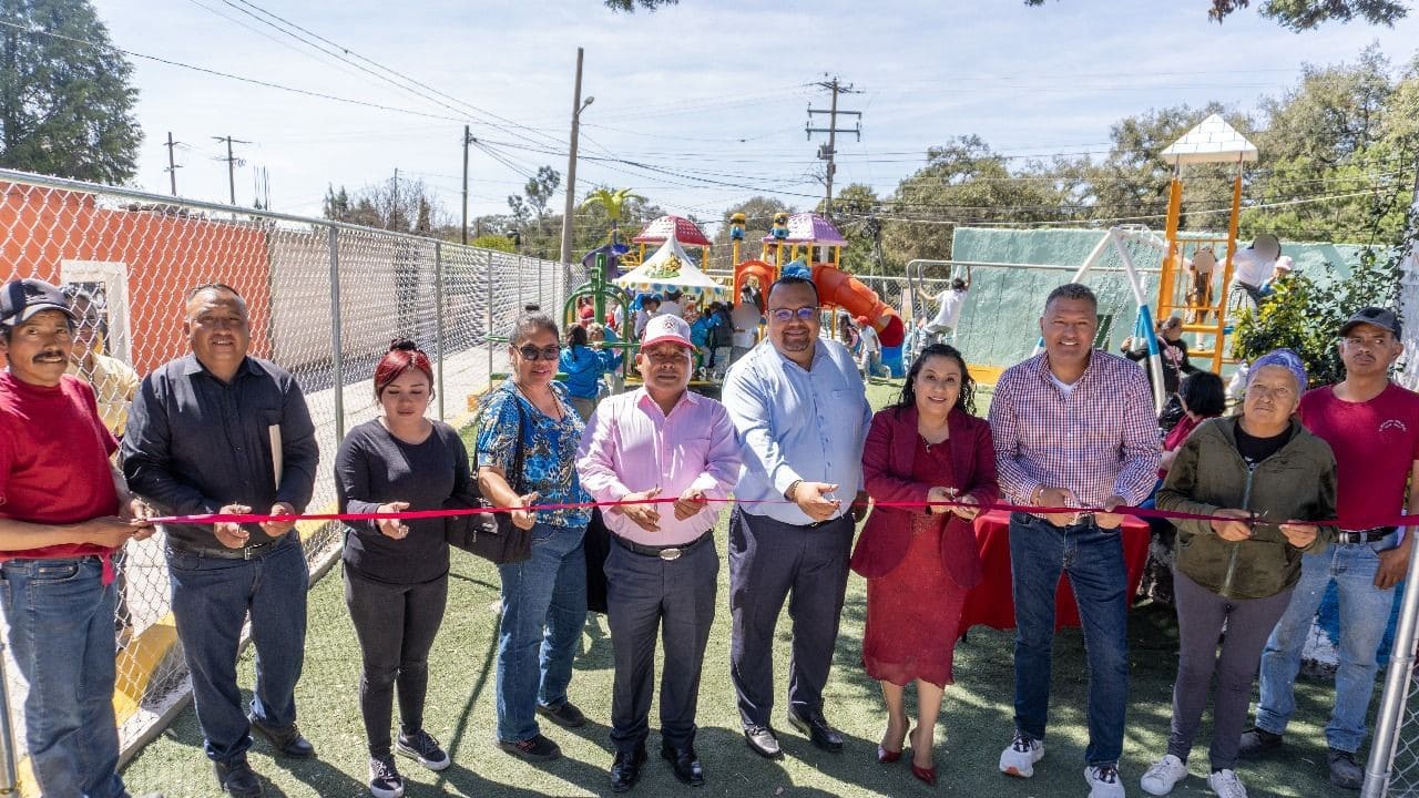 Javier Rivera y Valentín Larios entregan obras que mejoran la movilidad y el bienestar en Guadalupe Texcalac