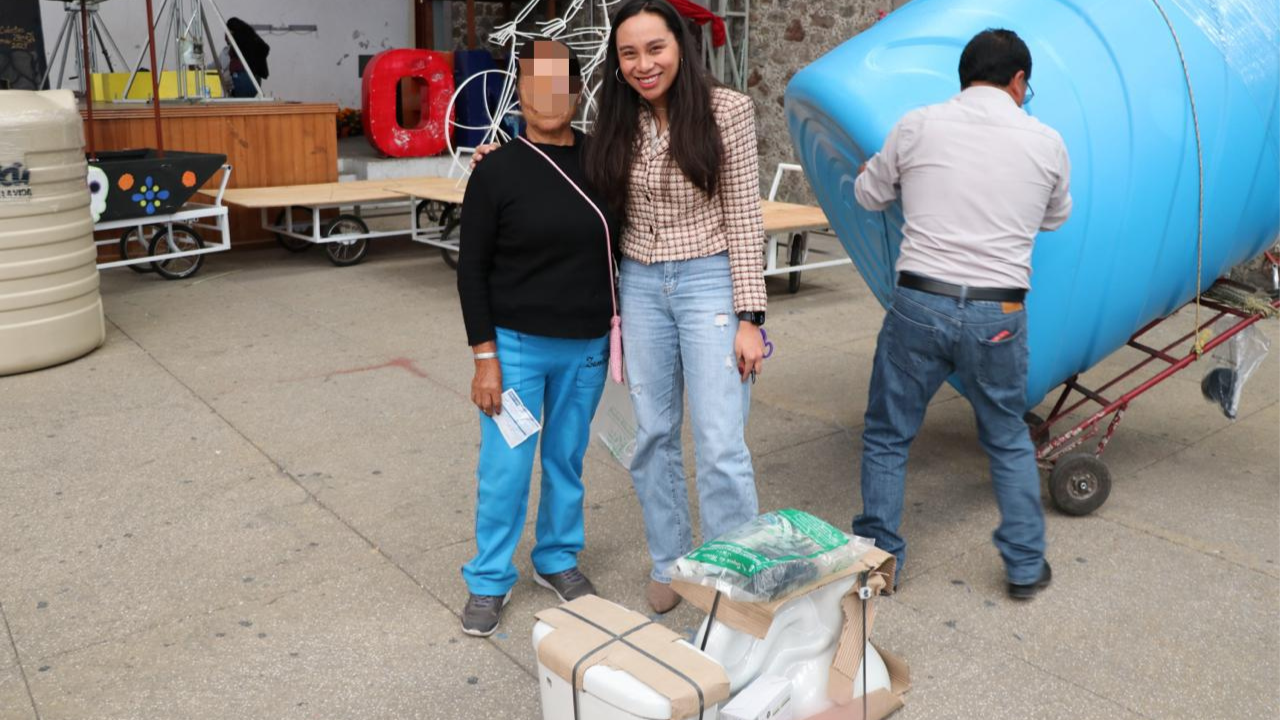 Impulsa Gobierno de Ixtenco el bienestar familiar con entrega de materiales a bajo costo