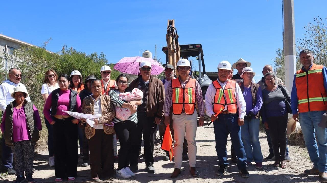 Benjamín Atonal arranca pavimentación con adocreto en la Trinidad Chimalpa