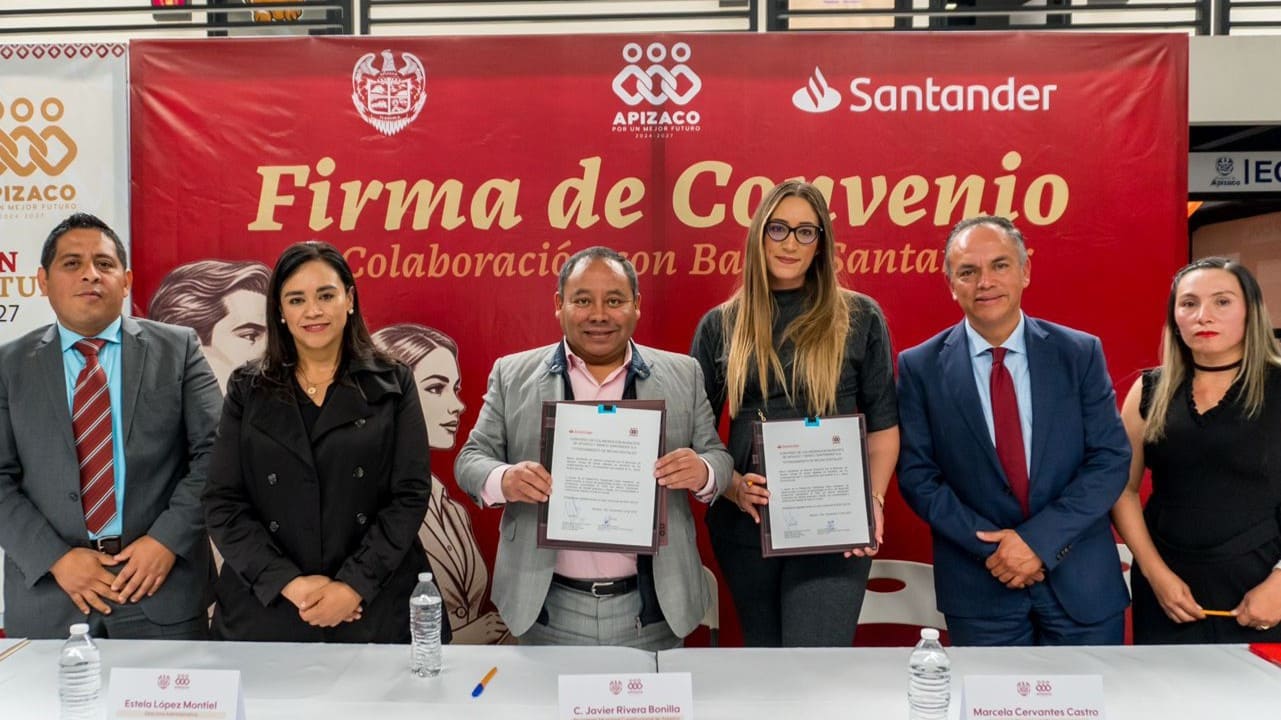 Fortalece Javier Rivera la formación del personal del ayuntamiento de Apizaco con convenio firmado con Santander