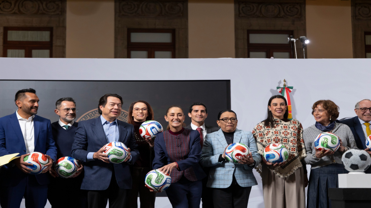 Claudia Sheinbaum y la Secretaria de Turismo, Josefina Rodríguez, presentan “App oficial” rumbo al Mundial 2026.