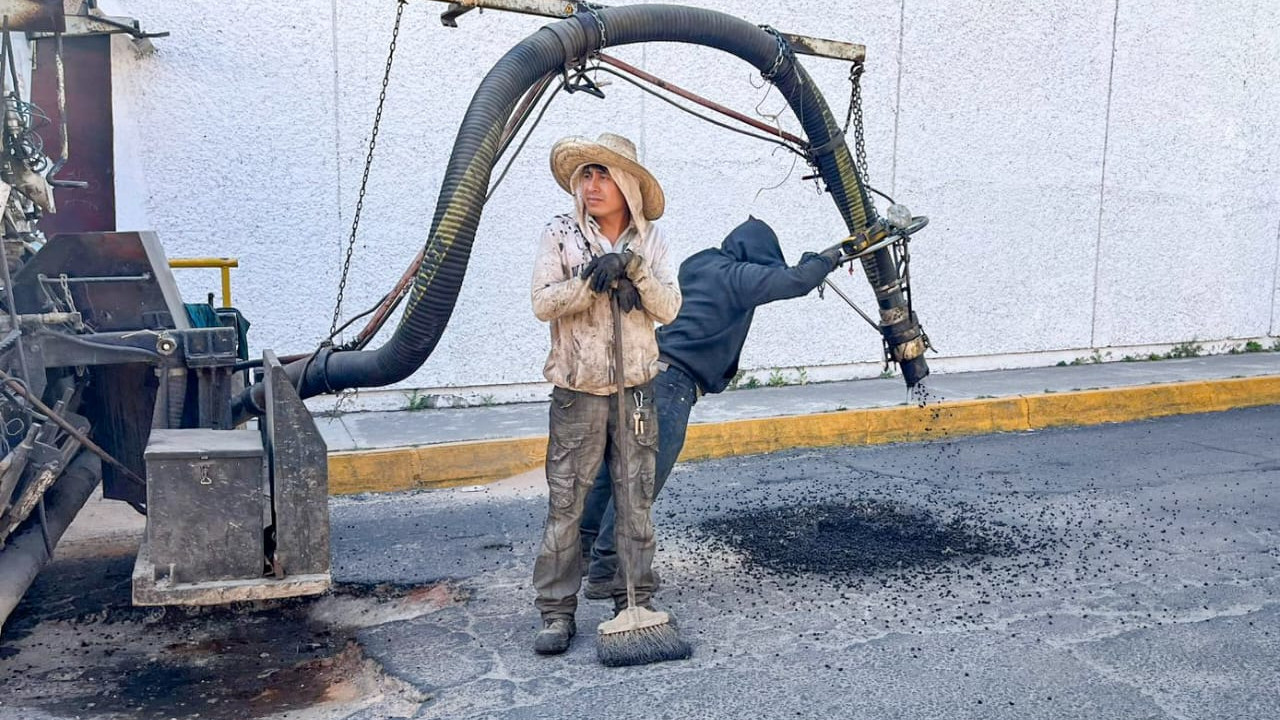 Con más de 90 calles atendidas en la capital, avanza programa de bacheo del Ayuntamiento de Tlaxcala