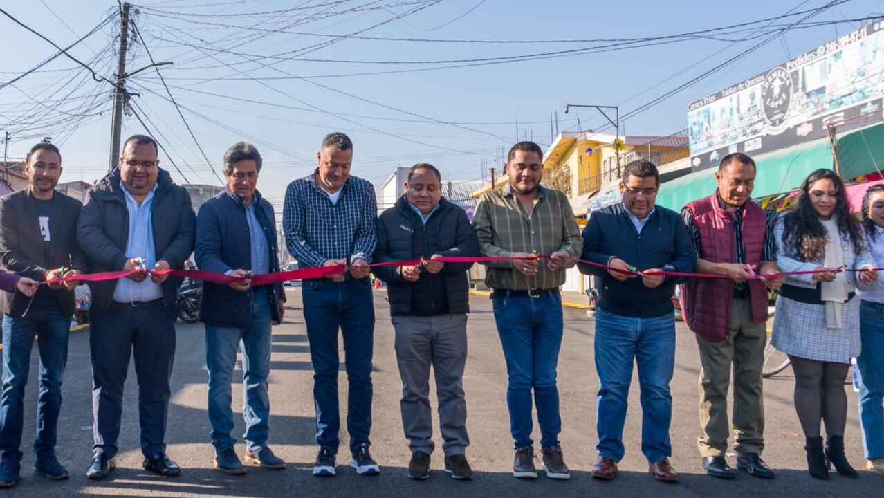 Javier Rivera cumple con hechos: entrega el reencarpetamiento de la avenida Xicohténcatl