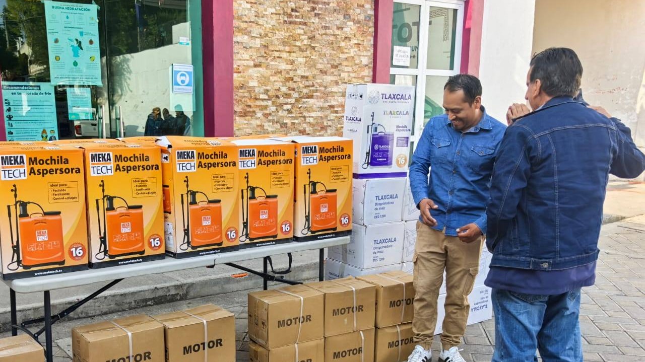 Se realiza con éxito la entrega de mochilas aspersoras y desgranadoras a comunidades del municipio