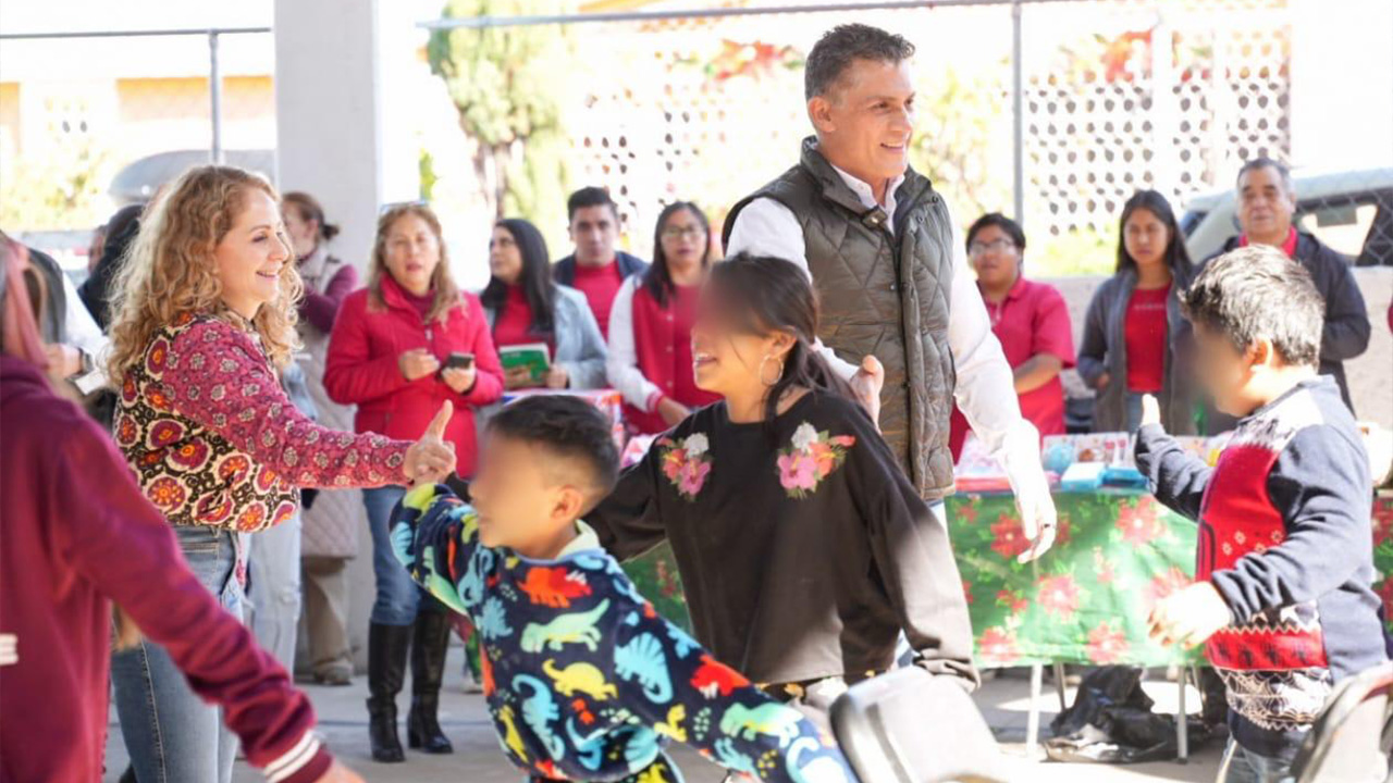 “Siempre hay que tener corazón de niño”, afirma Alfonso Sánchez García al llevar la magia del día de reyes a comunidades de Tlaxcala