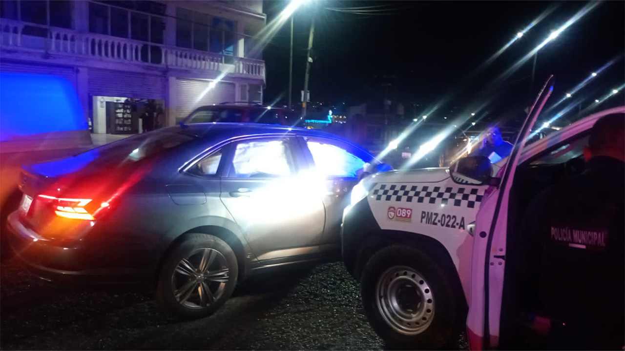 Imprudencia conductor provoca accidente y bloquea atención de emergencia en Zacatelco