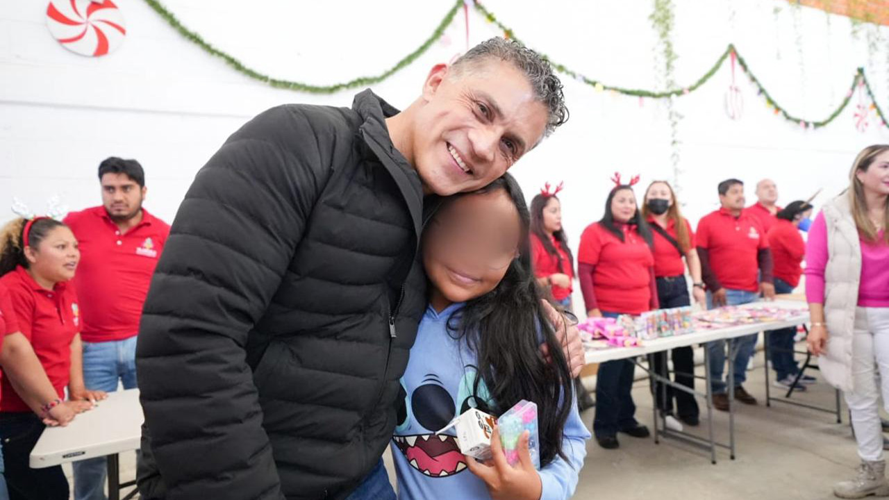 Con juegos tradicionales y regalos Alfonso Sánchez García continúa el segundo día de festejos de reyes magos