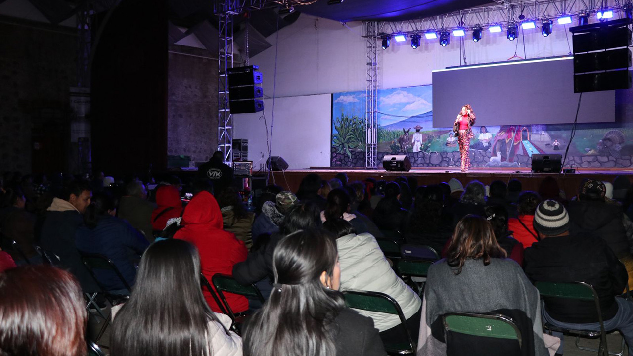 Celebración de fundación a lo grande: Nadia conquista Ixtenco y las luchas registran lleno total