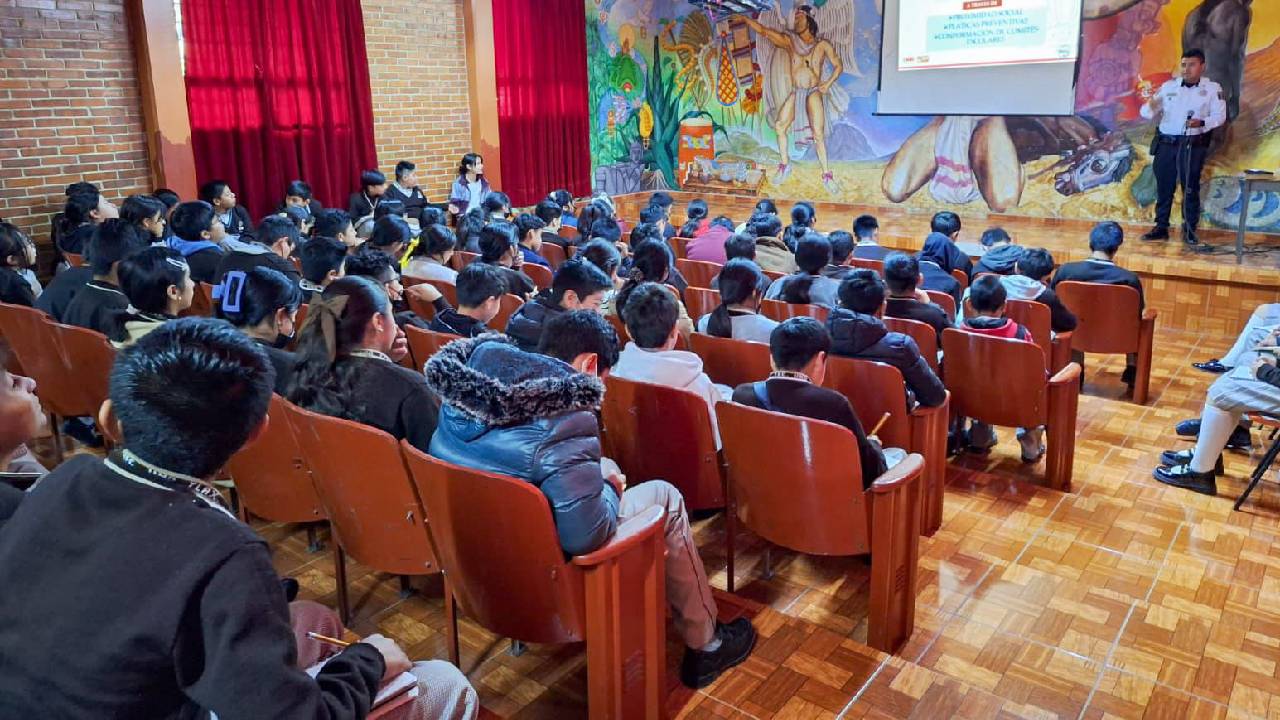 Policía municipal de Tlaxcala lleva plática de autocuidado a la Secundaria Técnica 1 de La Loma Xicohténcatl
