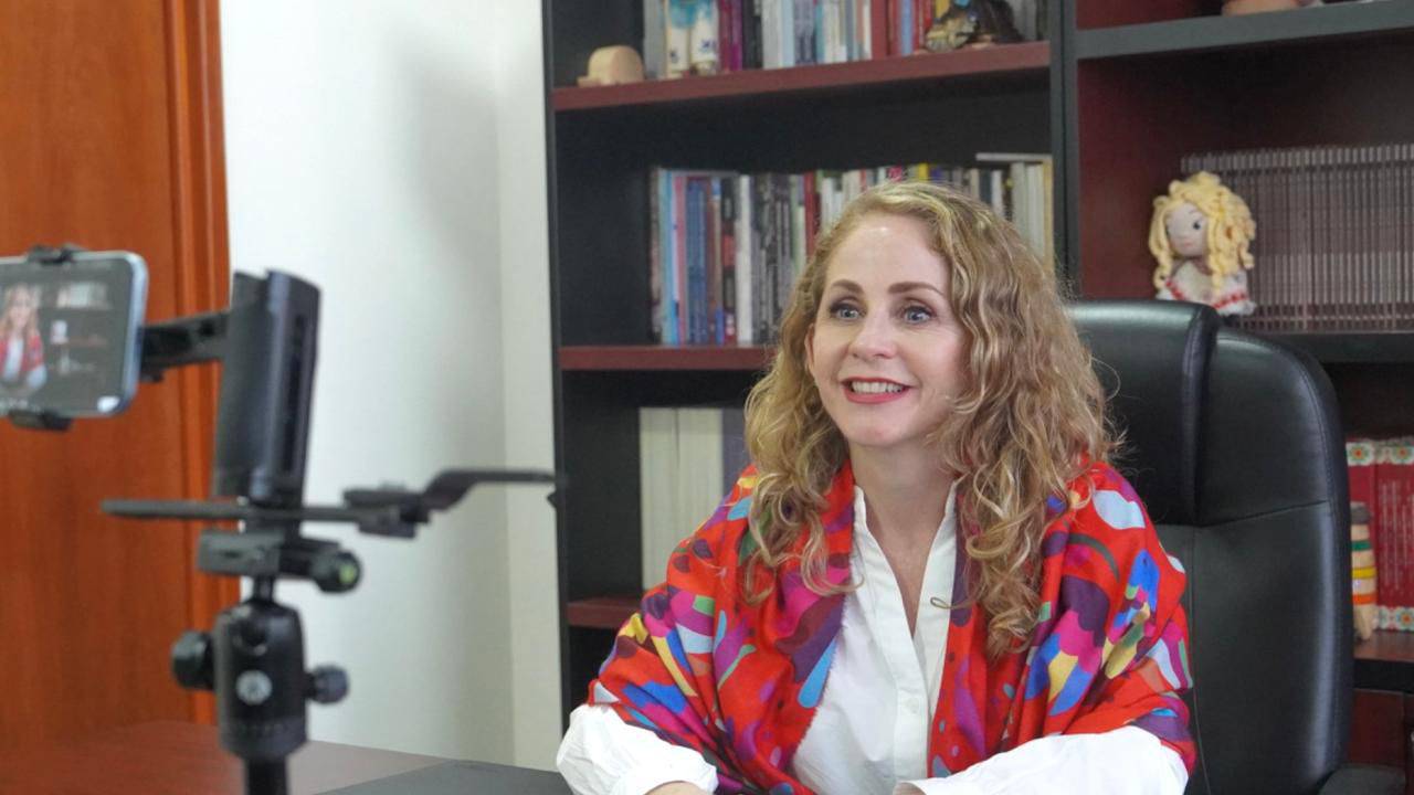 Celebra Marcela González creación de la beca Gertrudis Bocanegra