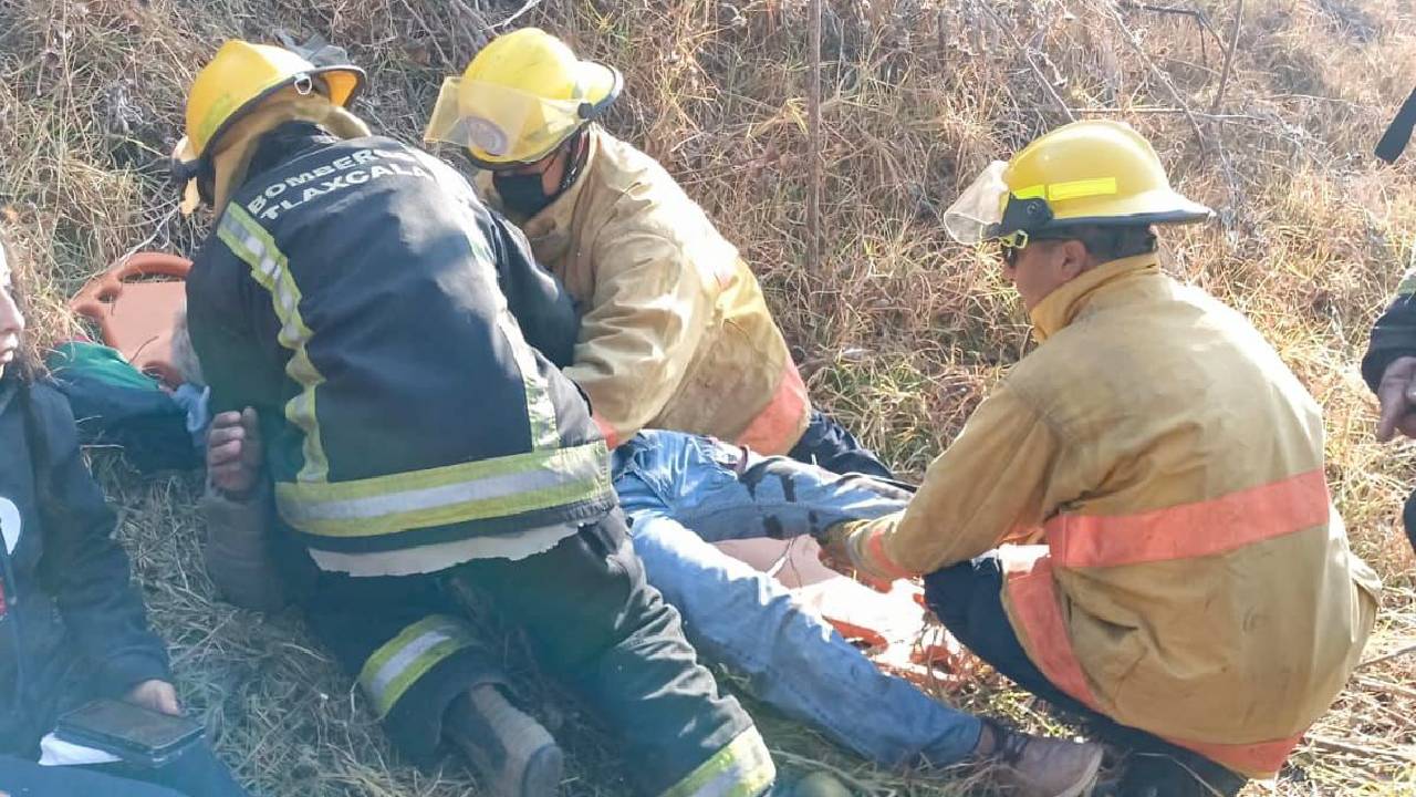 Policía Municipal de Tlaxcala atendió y abanderó accidente de unidad de transporte público en Tizatlán