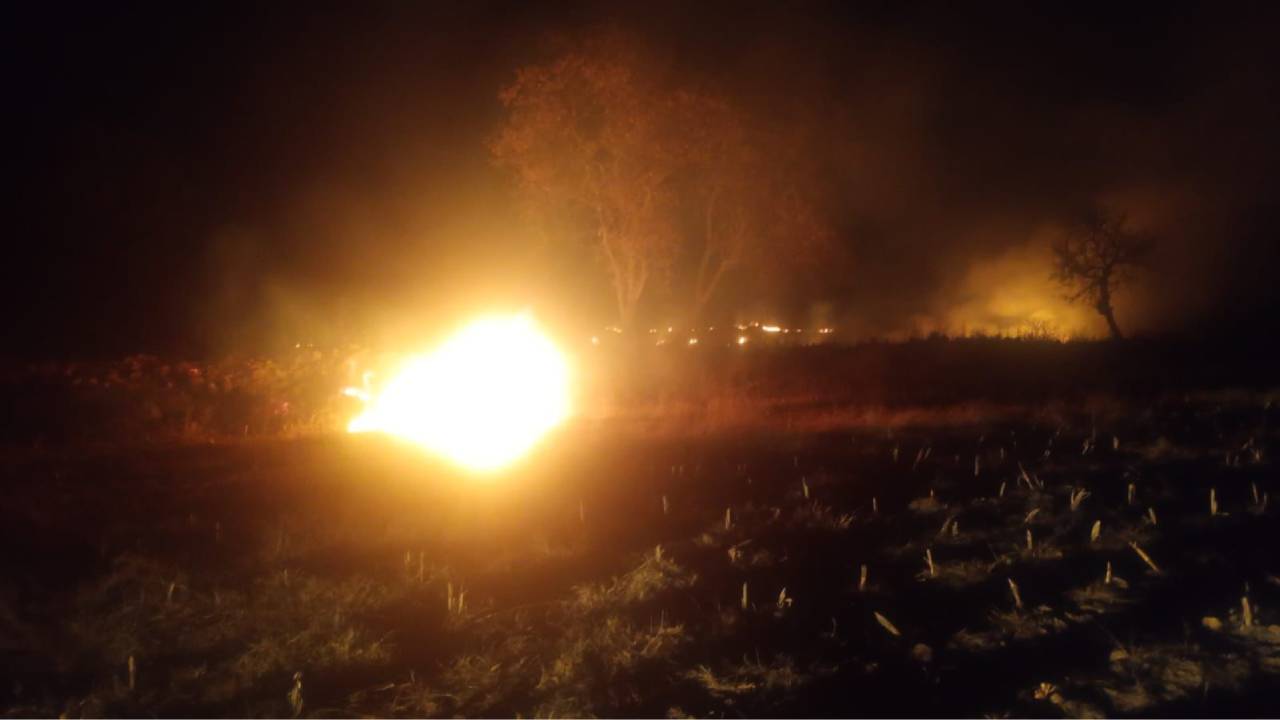 Sofocan incendio en camino al cerro de Xalapasco