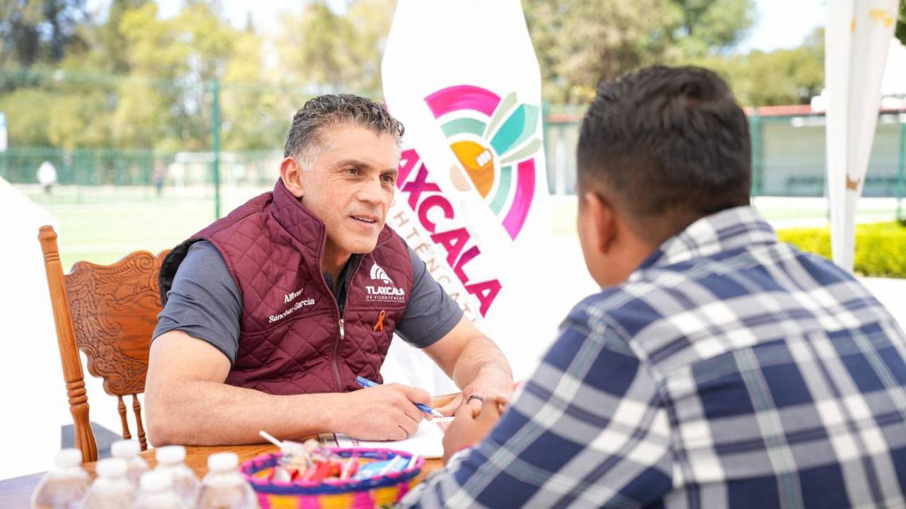 Alfonso Sánchez García escucha y resuelve en nueva audiencia pública