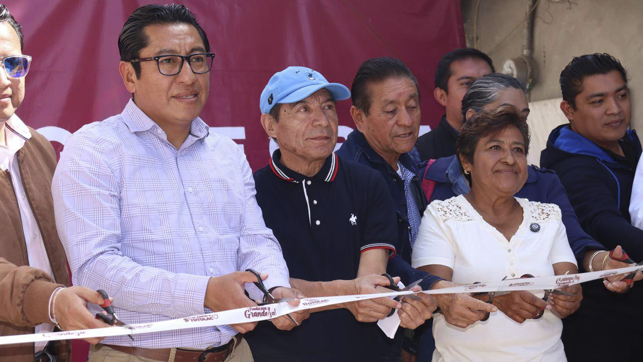 Totolac entrega nueva red de agua potable y drenaje sanitario en Acxotla del Río