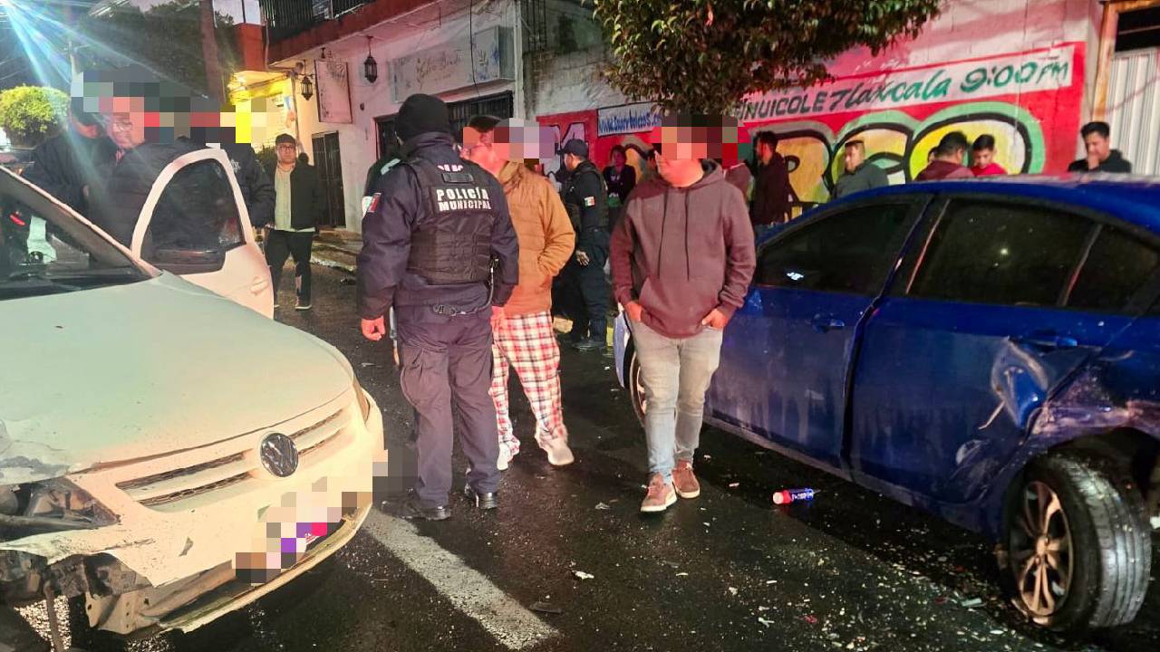 Policía municipal de Tlaxcala controla riña tras choque entre vehículos