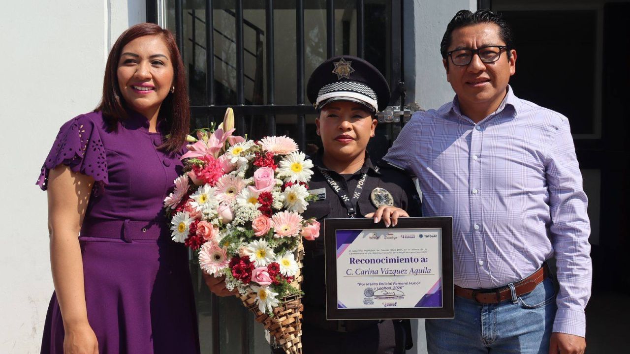 Gobierno de Totolac reconoce a oficial durante conmemoración del 8M