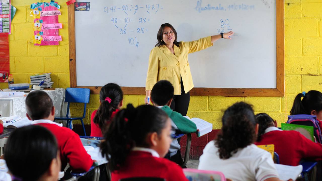 Más allá del examen: Hacia un nuevo modelo de Desarrollo Profesional Docente