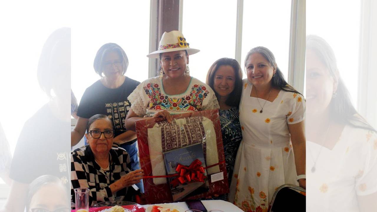 Entre abrazos y reflexiones, Ana Lilia Rivera reconoce el esfuerzo silencioso de las madres tlaxcaltecas