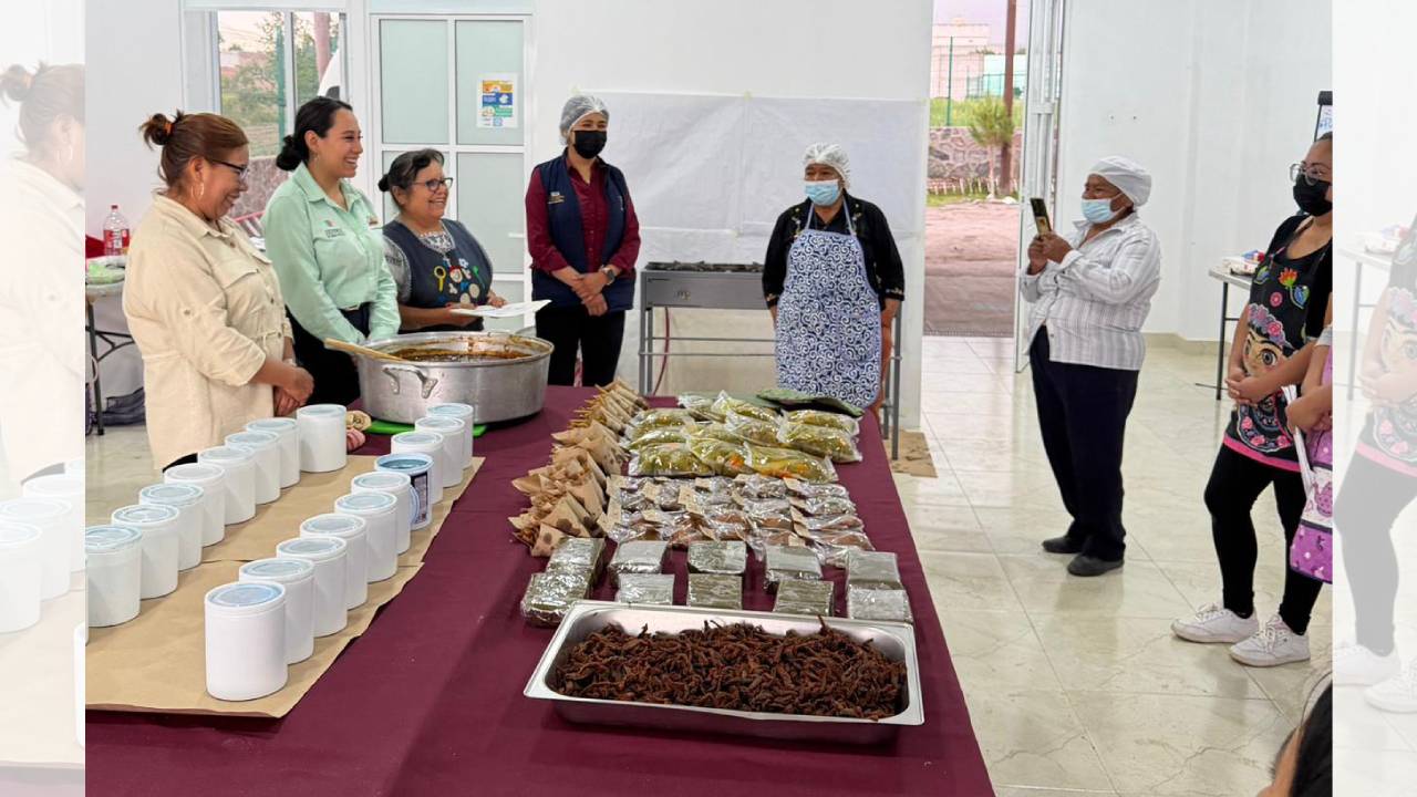 Mujeres de Ixtenco concluyen curso de conservas
