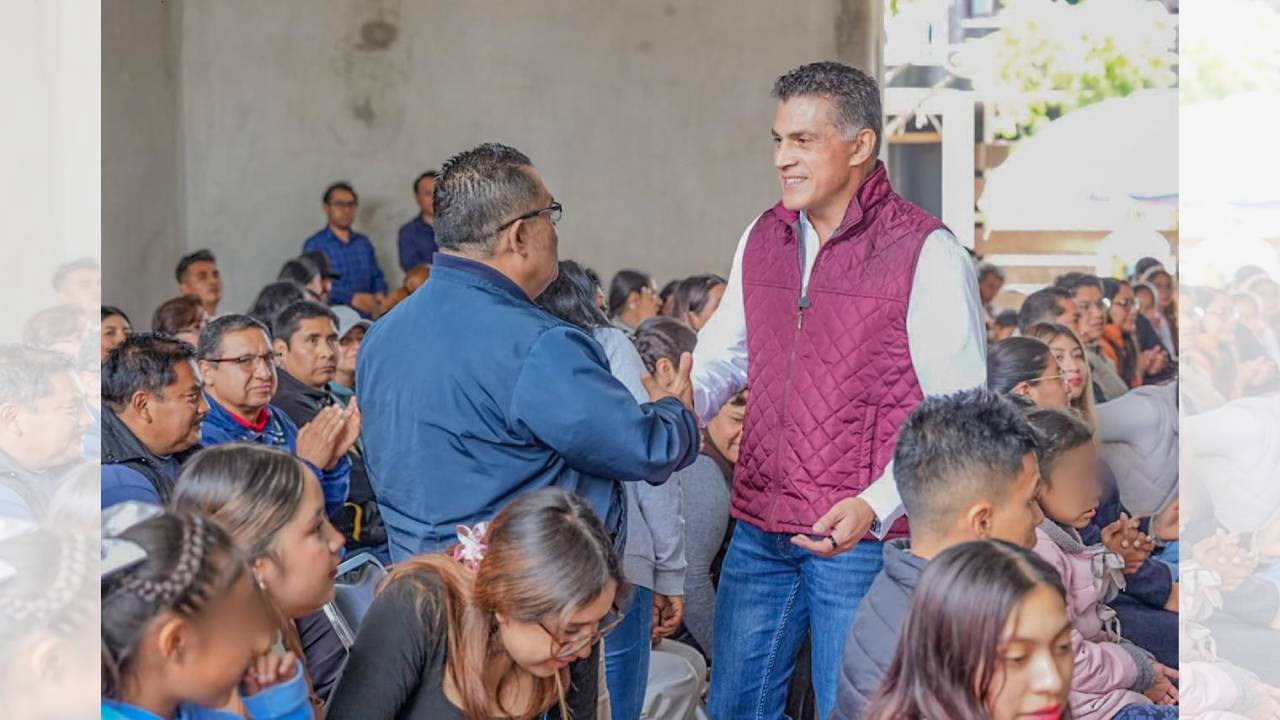 Escucha Alfonso Sánchez García a habitantes de la comunidad indígena