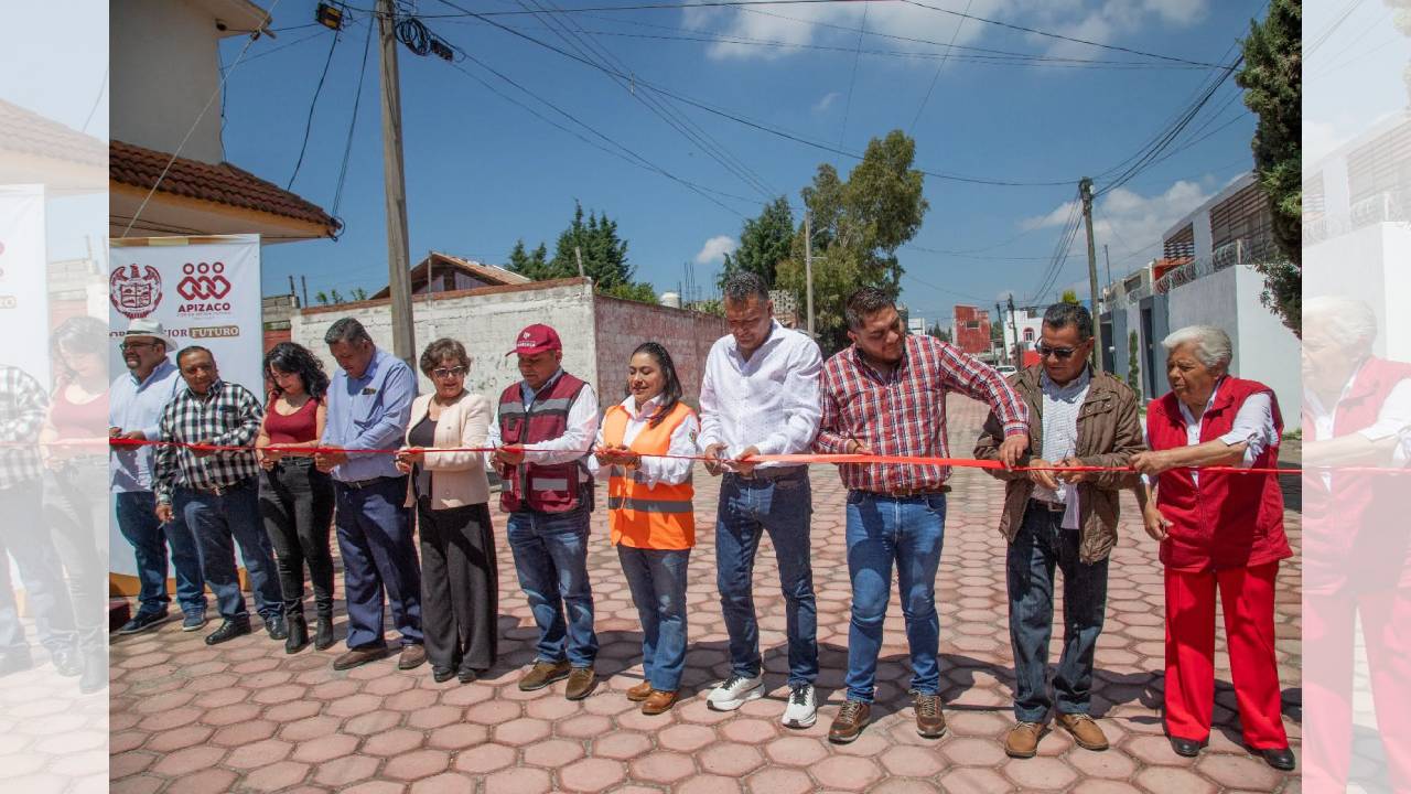 Después de 30 años de espera, Gobierno de Apizaco entrega pavimentación en Loma Florida