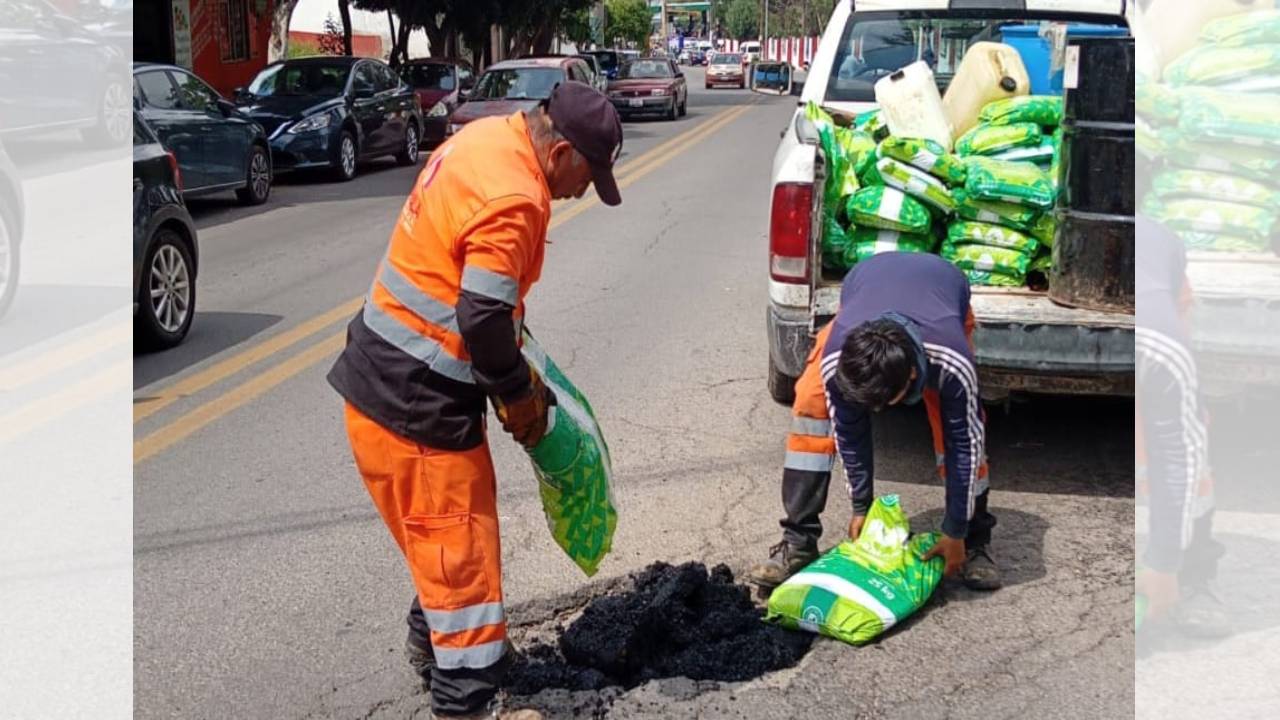 Continúa ayuntamiento de Tlaxcala con acciones de bacheo ahora en Prolongación Porfirio Díaz y C. Universidad