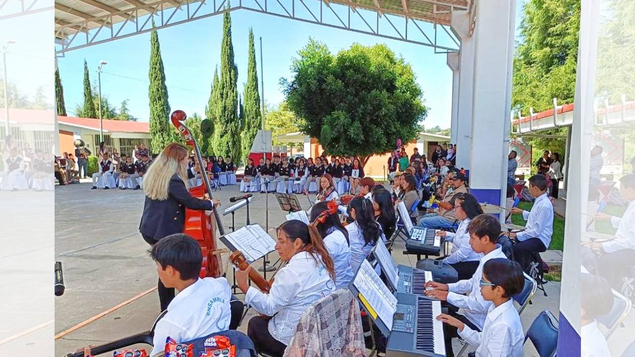 Ensamble Yoloxóchitl conquista a estudiantes de Ocotlán en presentación organizada por el ayuntamiento de Tlaxcala