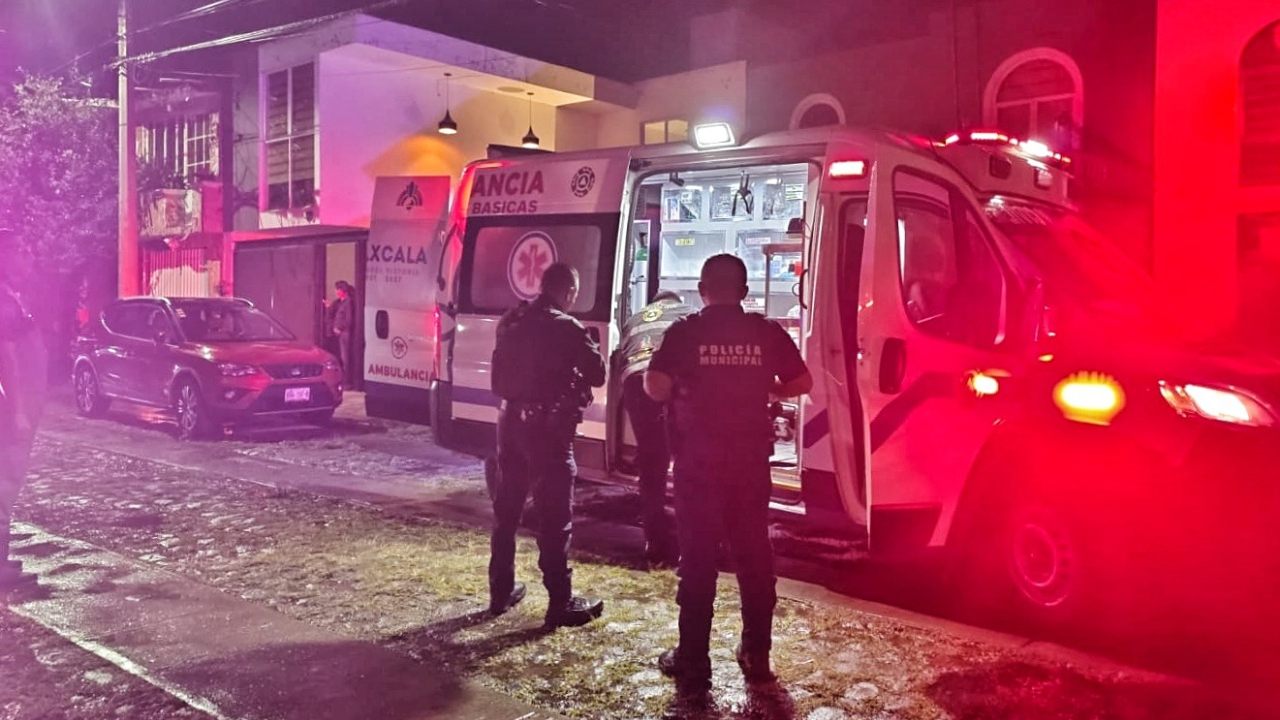 Elementos de policía y protección civil de Tlaxcala brindan atención oportuna y acompañamiento a mujer que consumió exceso de fármacos
