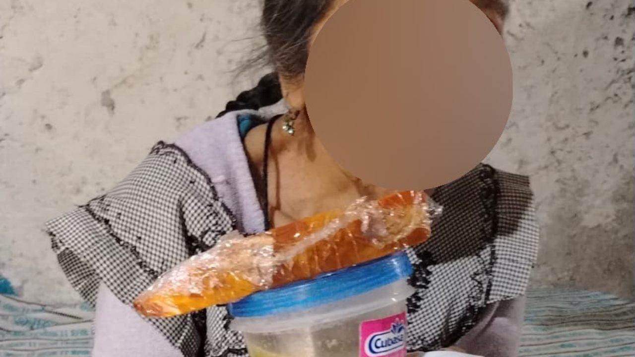 SMDIF Ixtenco lleva alimento caliente a adultos mayores en condición vulnerable