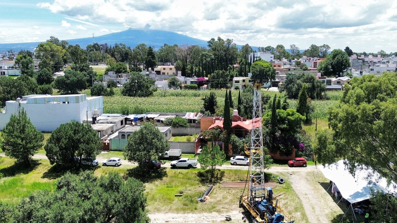 Carlos López reconoce legado de Alfonso Sánchez García en territorio y coloca la primera piedra de perforación de un pozo en Tepehitec