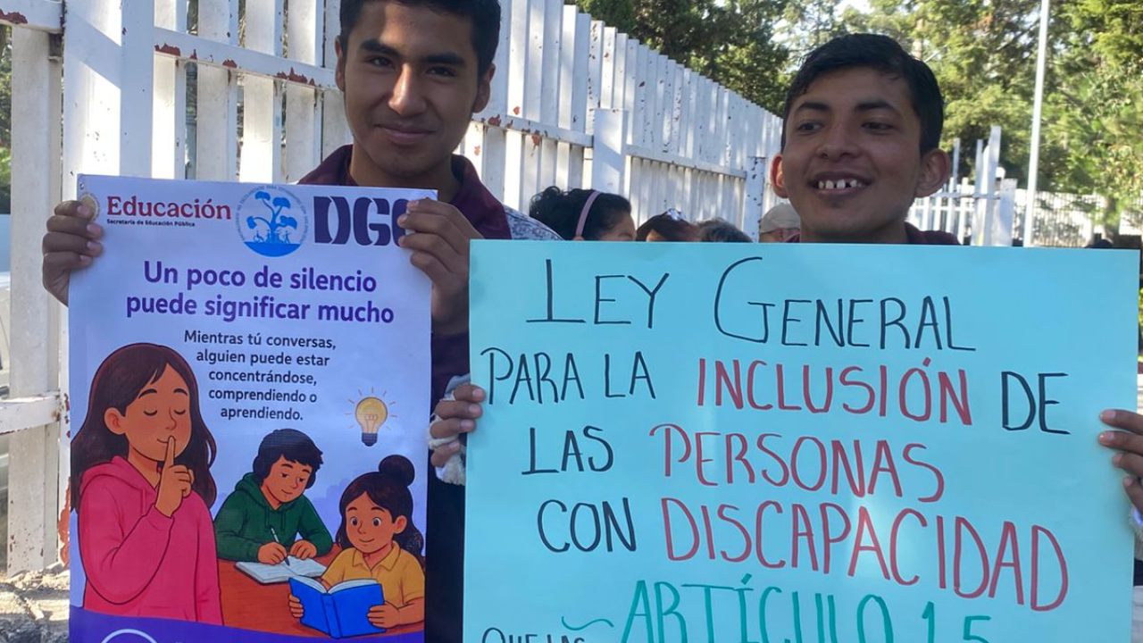 Alumnos del CBTis 3 exigen respeto a sus derechos y la devolución de un salón adaptado para estudiantes con discapacidad