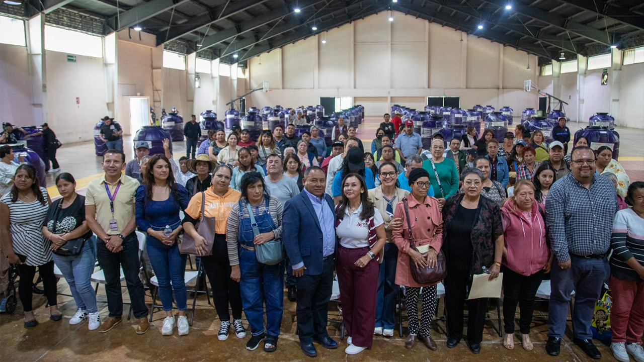 Entrega gobierno municipal de Apizaco y secretaría de bienestar estatal, tinacos para 59 familias