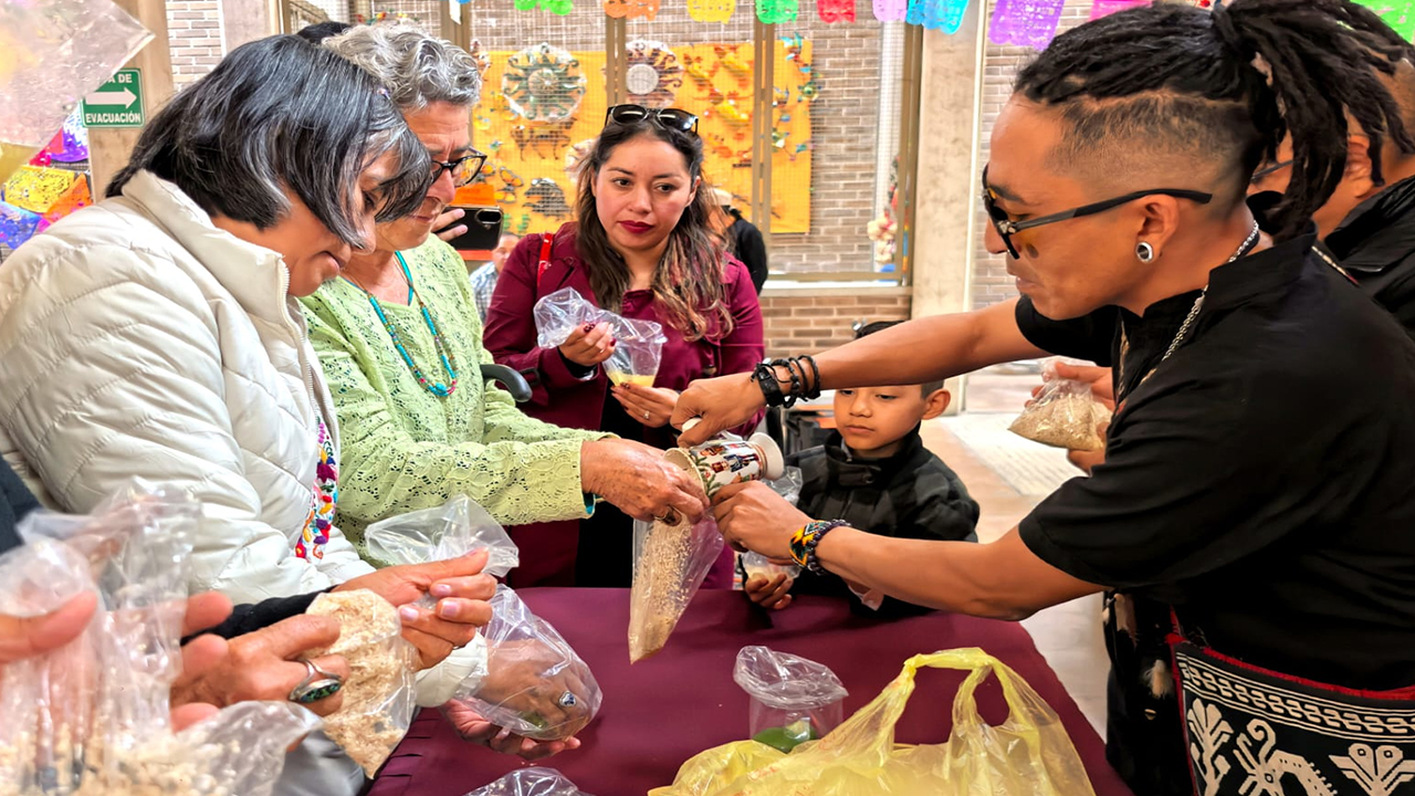 Invita Ayuntamiento de Tlaxcala a aprender la elaboración de calaveritas de amaranto en el Mercado de Artesanos